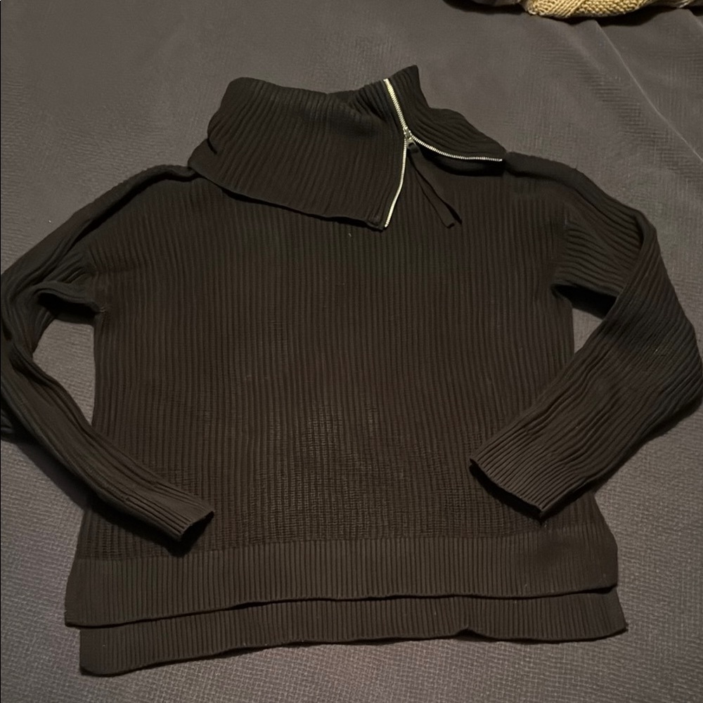 EUC Max Studio Black Ribbed Turtleneck Sweater with zipper